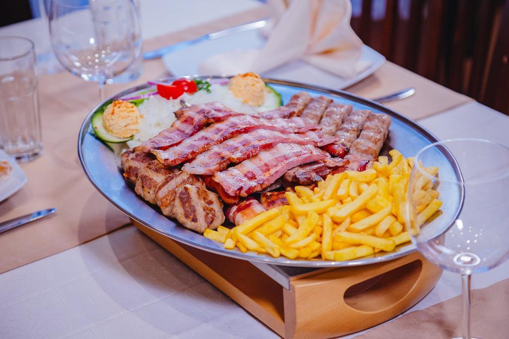 Stari Slon Hotel Sombor Exterior foto