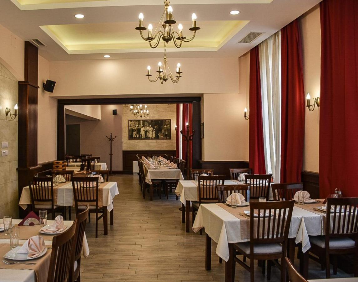 Stari Slon Hotel Sombor Exterior foto