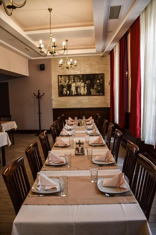 Stari Slon Hotel Sombor Exterior foto